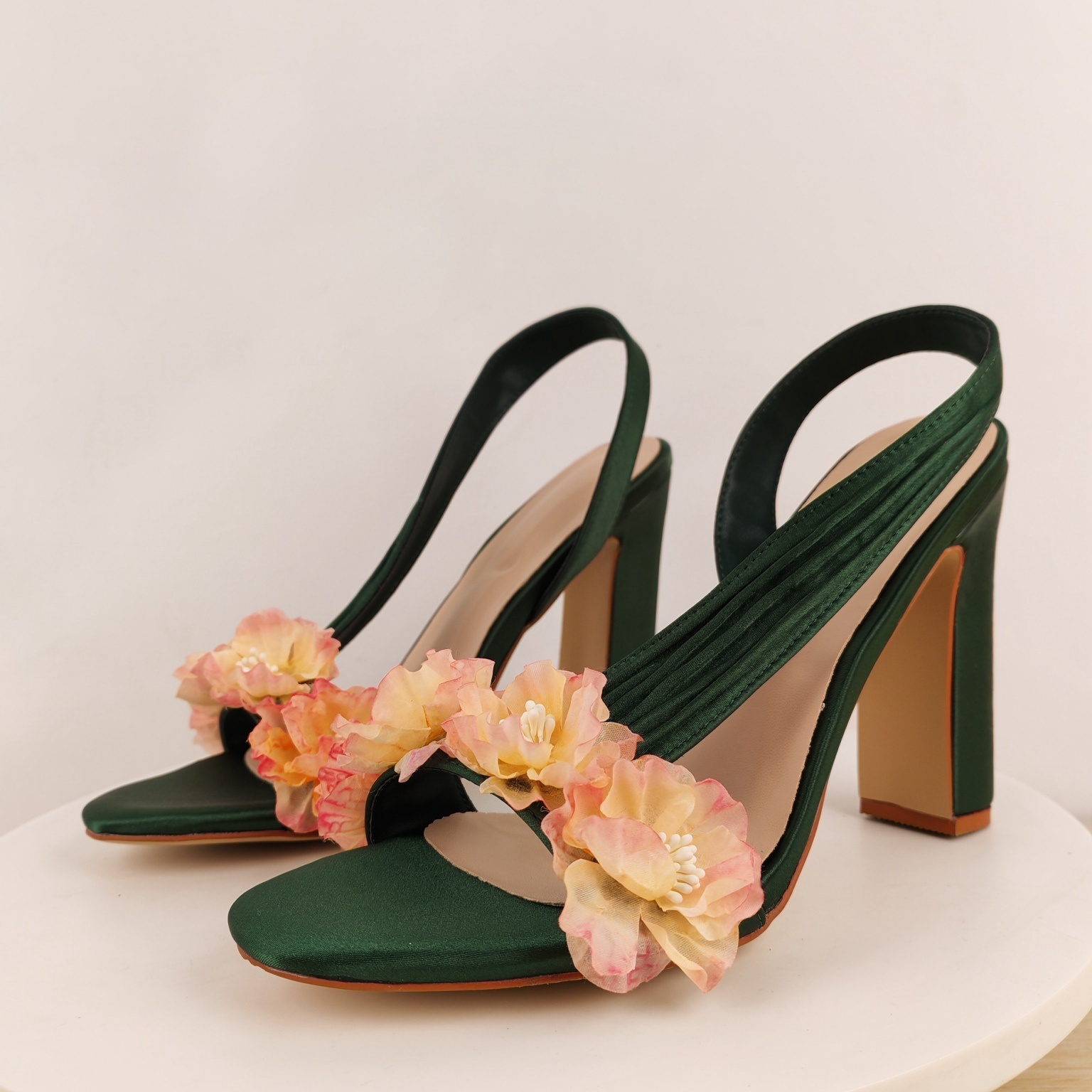Sandalias de tacón de bloque c - Slip Dress Satin reseña y precio